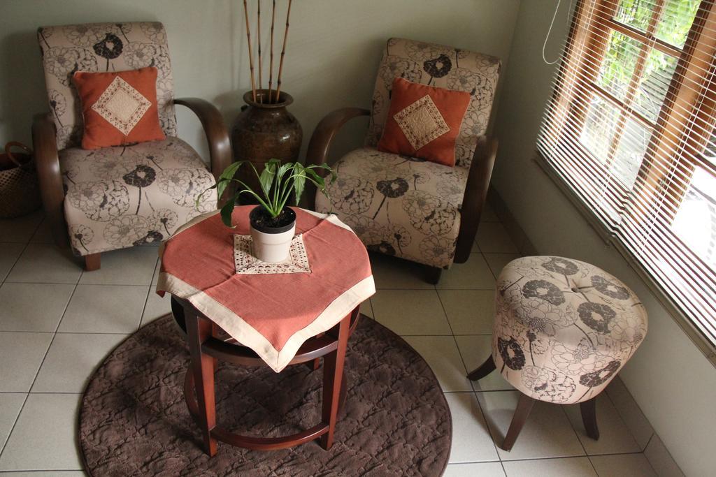 Bed And Breakfast Tomang Cakarta Dış mekan fotoğraf